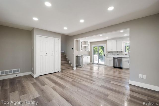 675 Woodingham Avenue, Waterford, MI 48328