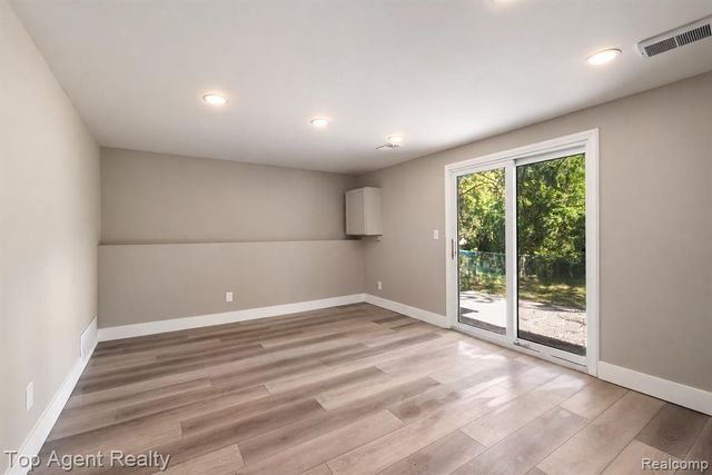 675 Woodingham Avenue, Waterford, MI 48328