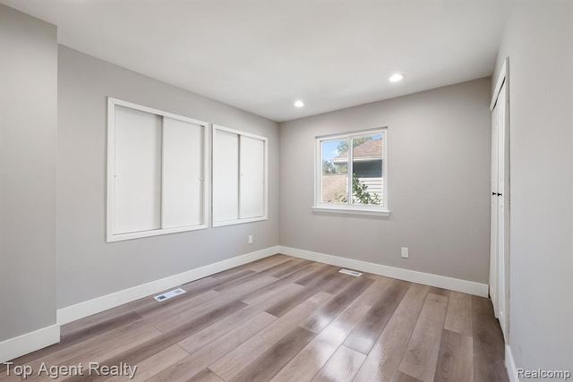 675 Woodingham Avenue, Waterford, MI 48328