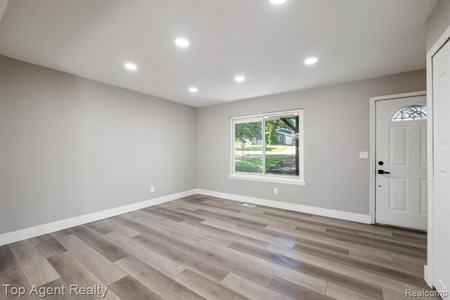 675 Woodingham Avenue, Waterford, MI 48328