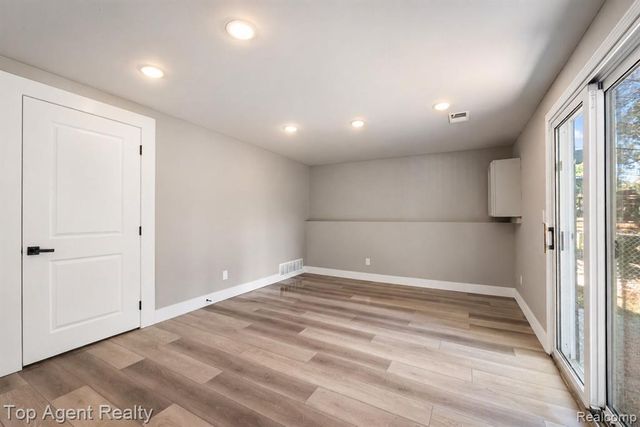 675 Woodingham Avenue, Waterford, MI 48328