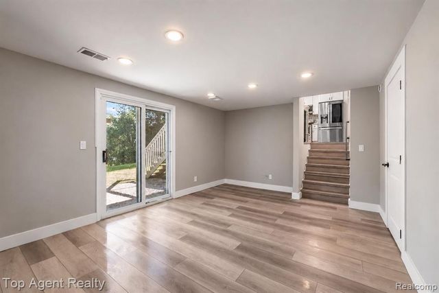 675 Woodingham Avenue, Waterford, MI 48328