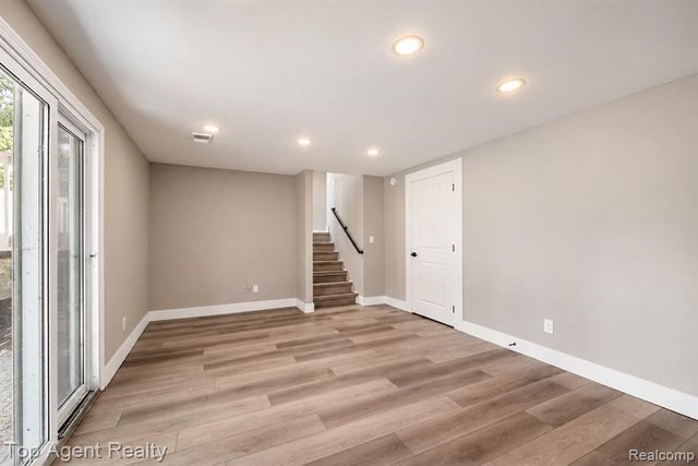 675 Woodingham Avenue, Waterford, MI 48328
