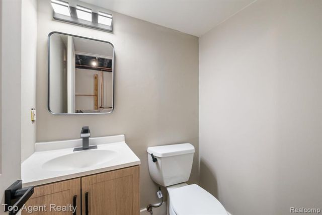 675 Woodingham Avenue, Waterford, MI 48328