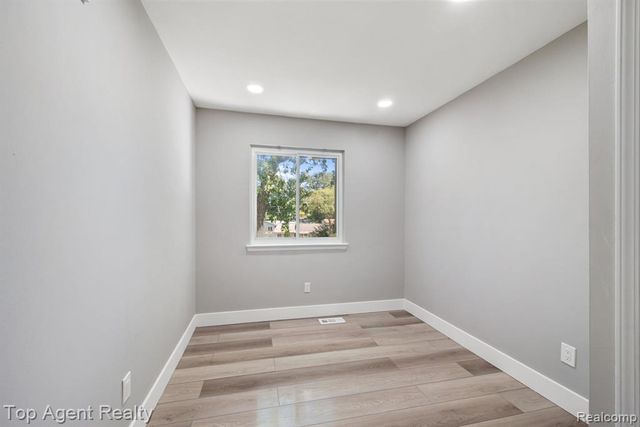 675 Woodingham Avenue, Waterford, MI 48328
