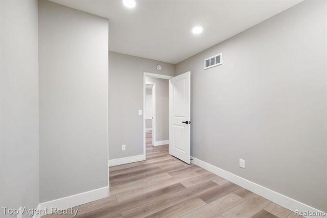 675 Woodingham Avenue, Waterford, MI 48328