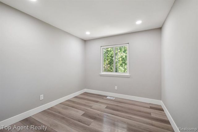 675 Woodingham Avenue, Waterford, MI 48328
