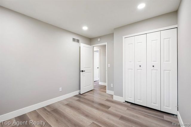 675 Woodingham Avenue, Waterford, MI 48328