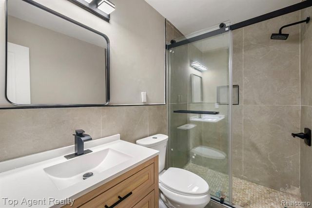 675 Woodingham Avenue, Waterford, MI 48328