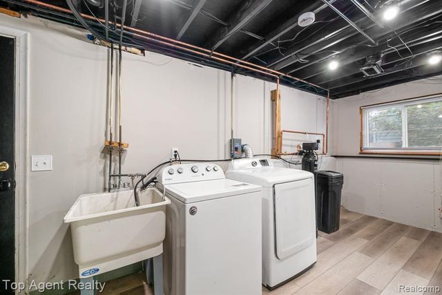 675 Woodingham Avenue, Waterford, MI 48328
