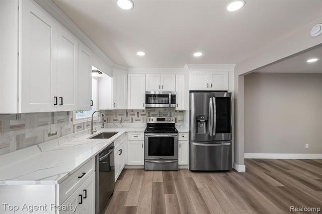 675 Woodingham Avenue, Waterford, MI 48328
