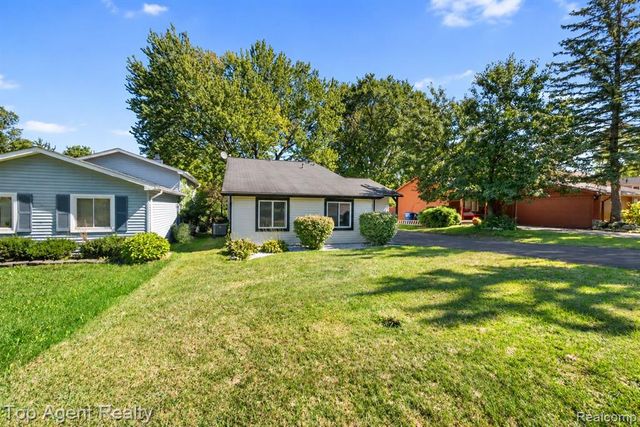 675 Woodingham Avenue, Waterford, MI 48328