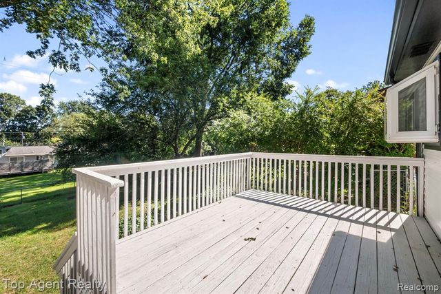 675 Woodingham Avenue, Waterford, MI 48328