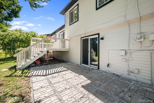675 Woodingham Avenue, Waterford, MI 48328