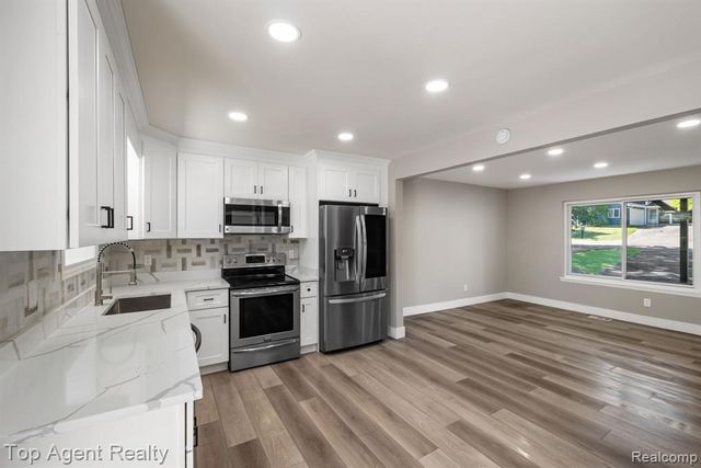 675 Woodingham Avenue, Waterford, MI 48328