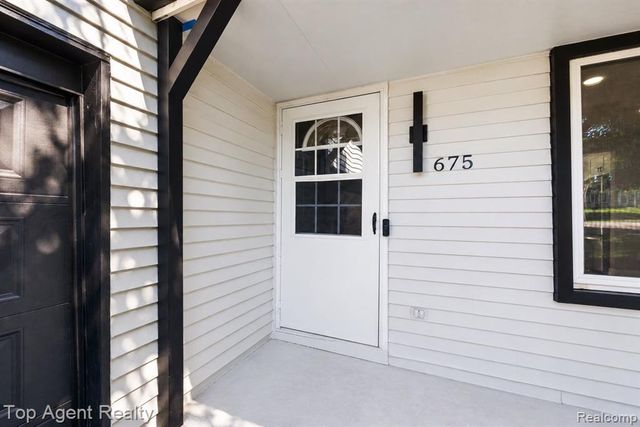 675 Woodingham Avenue, Waterford, MI 48328