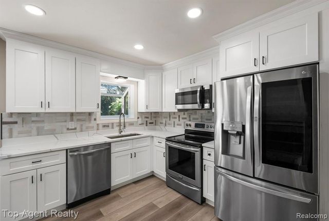 675 Woodingham Avenue, Waterford, MI 48328