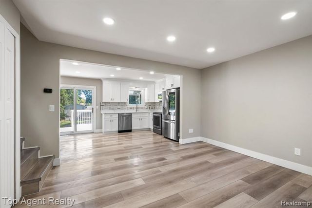 675 Woodingham Avenue, Waterford, MI 48328