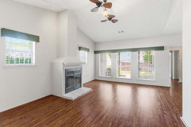 301 Laurel Hill Dr, Old Hickory, TN 37138