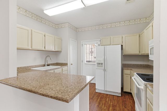 301 Laurel Hill Dr, Old Hickory, TN 37138