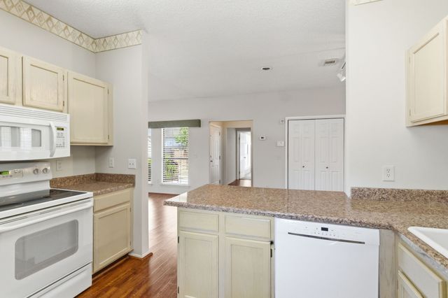 301 Laurel Hill Dr, Old Hickory, TN 37138