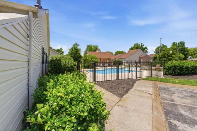 301 Laurel Hill Dr, Old Hickory, TN 37138
