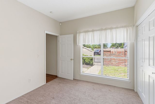 301 Laurel Hill Dr, Old Hickory, TN 37138
