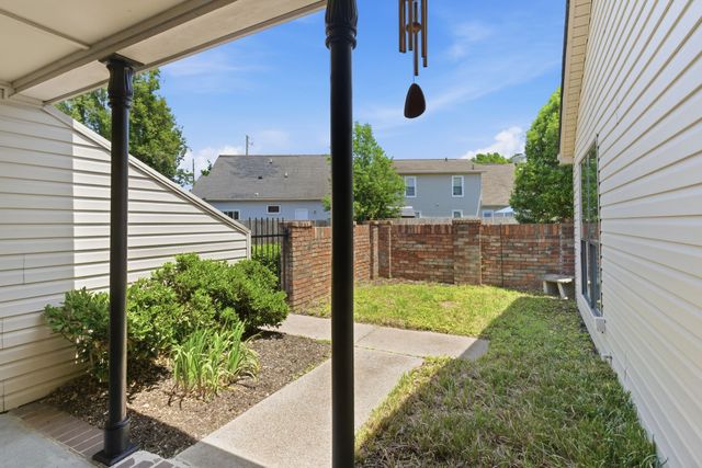 301 Laurel Hill Dr, Old Hickory, TN 37138