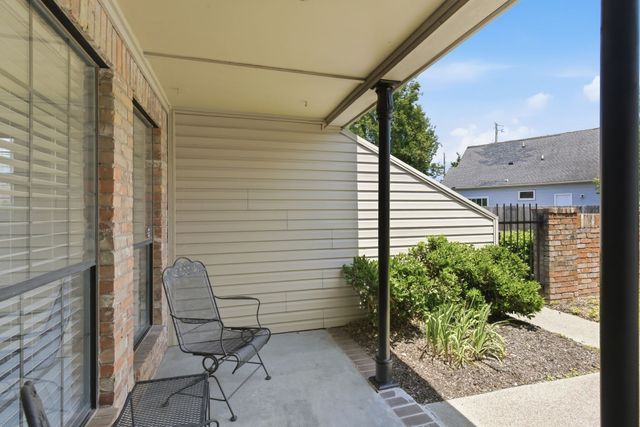301 Laurel Hill Dr, Old Hickory, TN 37138