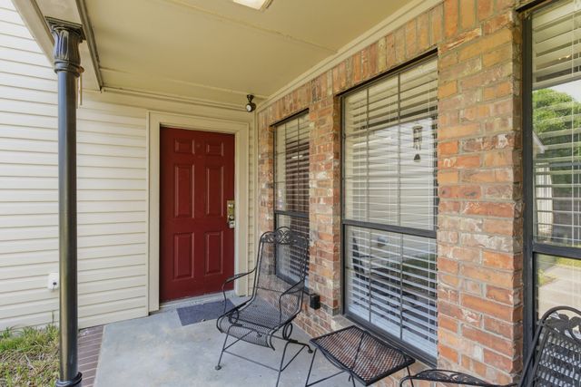301 Laurel Hill Dr, Old Hickory, TN 37138