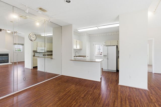 301 Laurel Hill Dr, Old Hickory, TN 37138