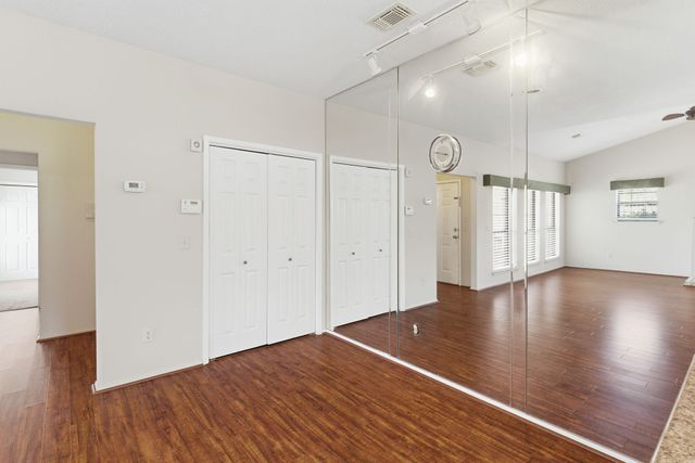 301 Laurel Hill Dr, Old Hickory, TN 37138