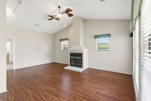 301 Laurel Hill Dr, Old Hickory, TN 37138