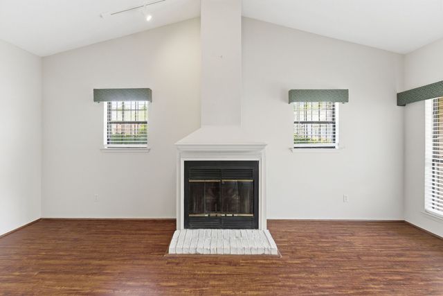 301 Laurel Hill Dr, Old Hickory, TN 37138