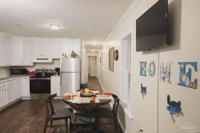 9433 Gulf Beach Hwy, Pensacola, FL 32507