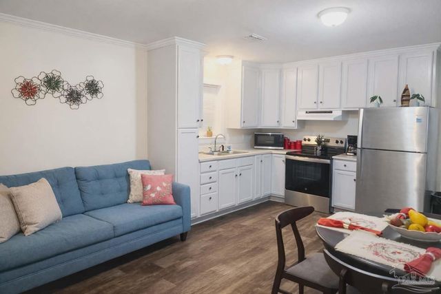 9433 Gulf Beach Hwy, Pensacola, FL 32507