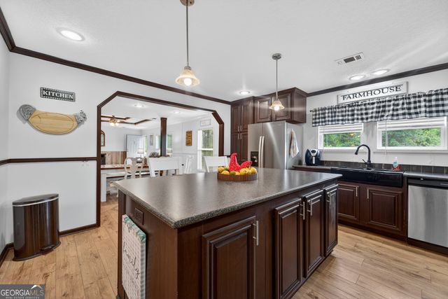 1953 Raybon Road W, Hoboken, GA 31542