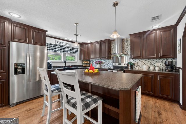 1953 Raybon Road W, Hoboken, GA 31542