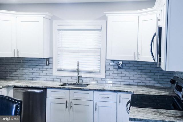 18 HOLTON LN, Willingboro, NJ 08046