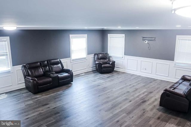 18 HOLTON LN, Willingboro, NJ 08046