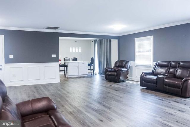 18 HOLTON LN, Willingboro, NJ 08046