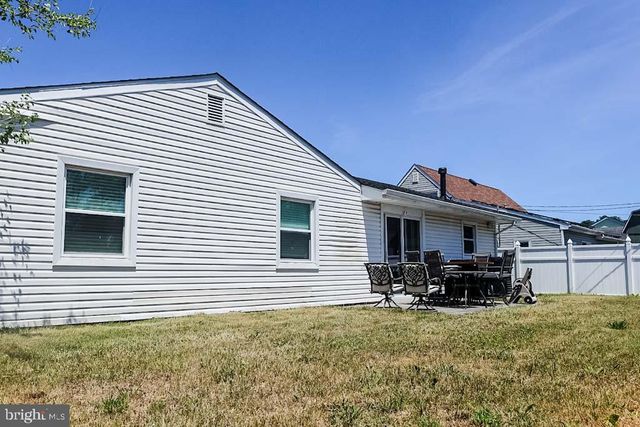 18 HOLTON LN, Willingboro, NJ 08046