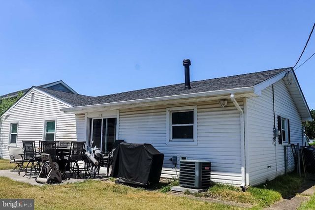 18 HOLTON LN, Willingboro, NJ 08046