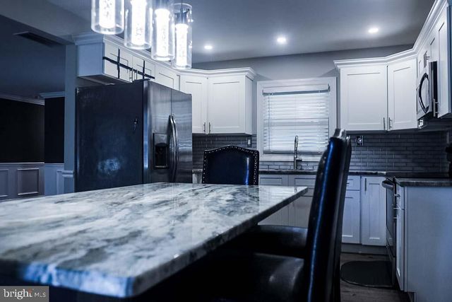 18 HOLTON LN, Willingboro, NJ 08046