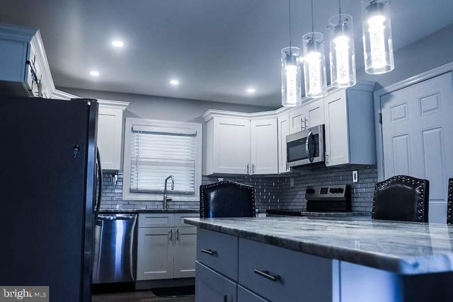 18 HOLTON LN, Willingboro, NJ 08046