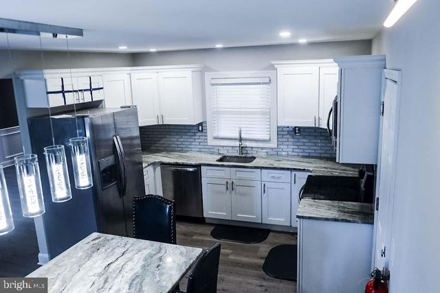 18 HOLTON LN, Willingboro, NJ 08046
