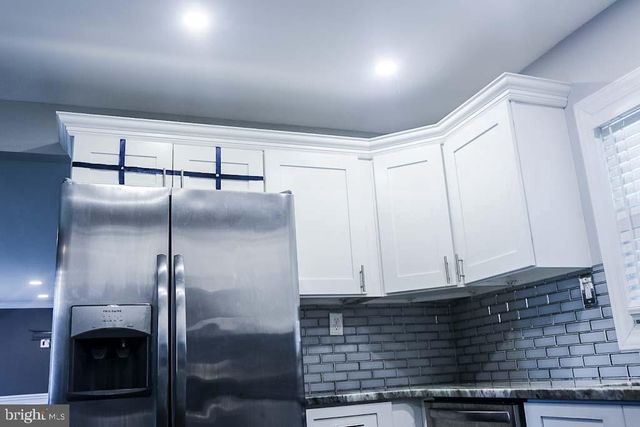 18 HOLTON LN, Willingboro, NJ 08046