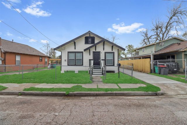 115 E James Street, Baytown, TX 77520