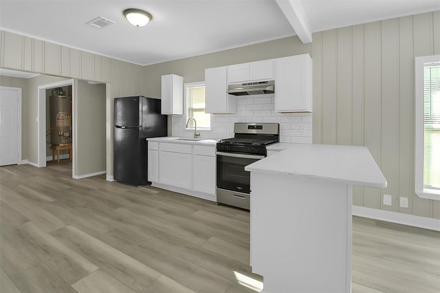 115 E James Street, Baytown, TX 77520