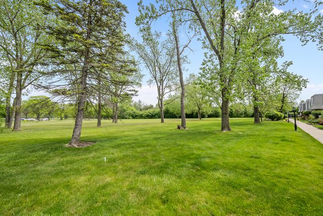628 Calais Circle, Highland Park, IL 60035